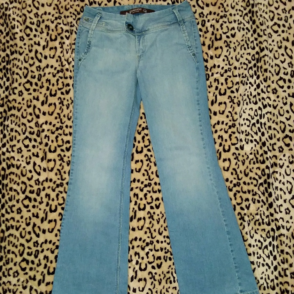 "Grane" Light Wash Flares